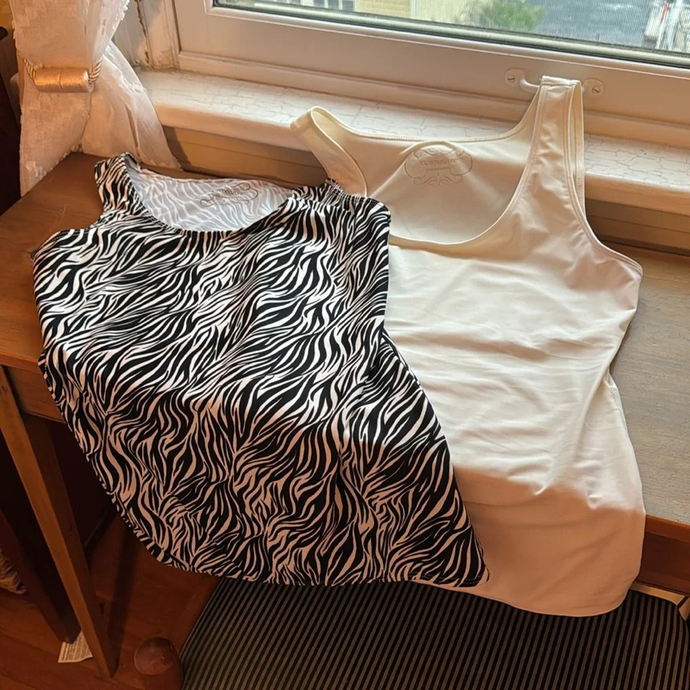 💜 3 piece set! Counterparts Oversized light Tunic & 2 stretchy Tank Tops 💜 - Picture 15 of 15